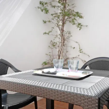 Bonitos Estudios Con Terraza Cerca Del Centro Apartment *